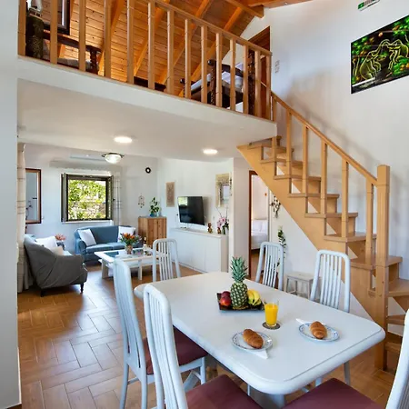 Сasa de vacaciones Rena's House Zenempisatika